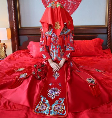 古典秀禾中式禮服，流蘇新娘結(jié)婚禮服