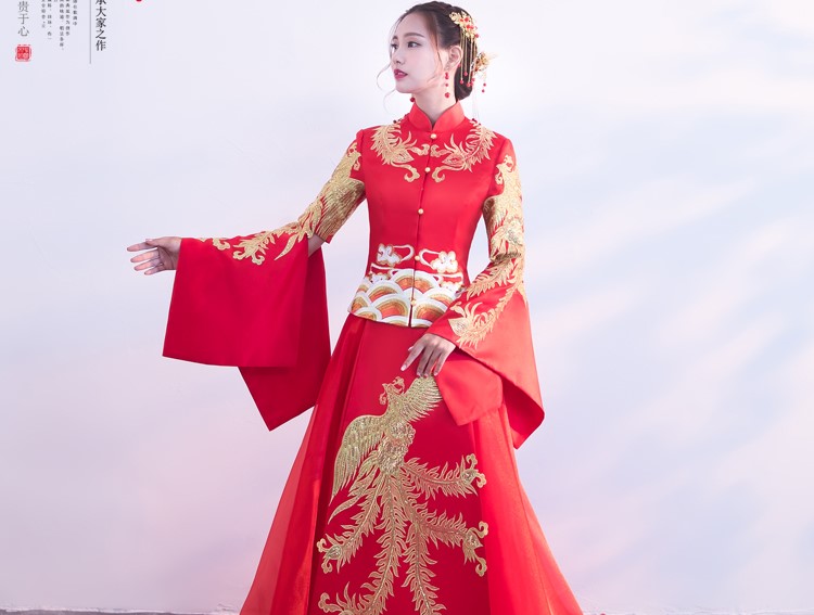 金色鳳凰刺繡新娘結(jié)婚禮服，奢華拖尾中式禮服