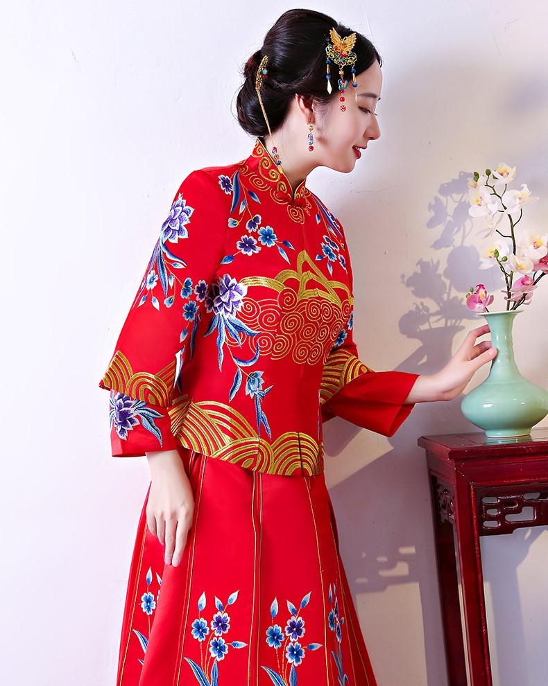 古典中國(guó)風(fēng)中式禮服，牡丹多喜刺繡新娘禮服