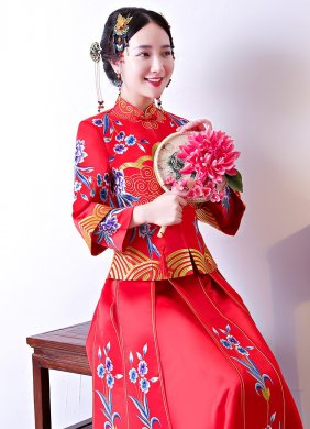 古典中國(guó)風(fēng)中式禮服，牡丹多喜刺繡新娘禮服