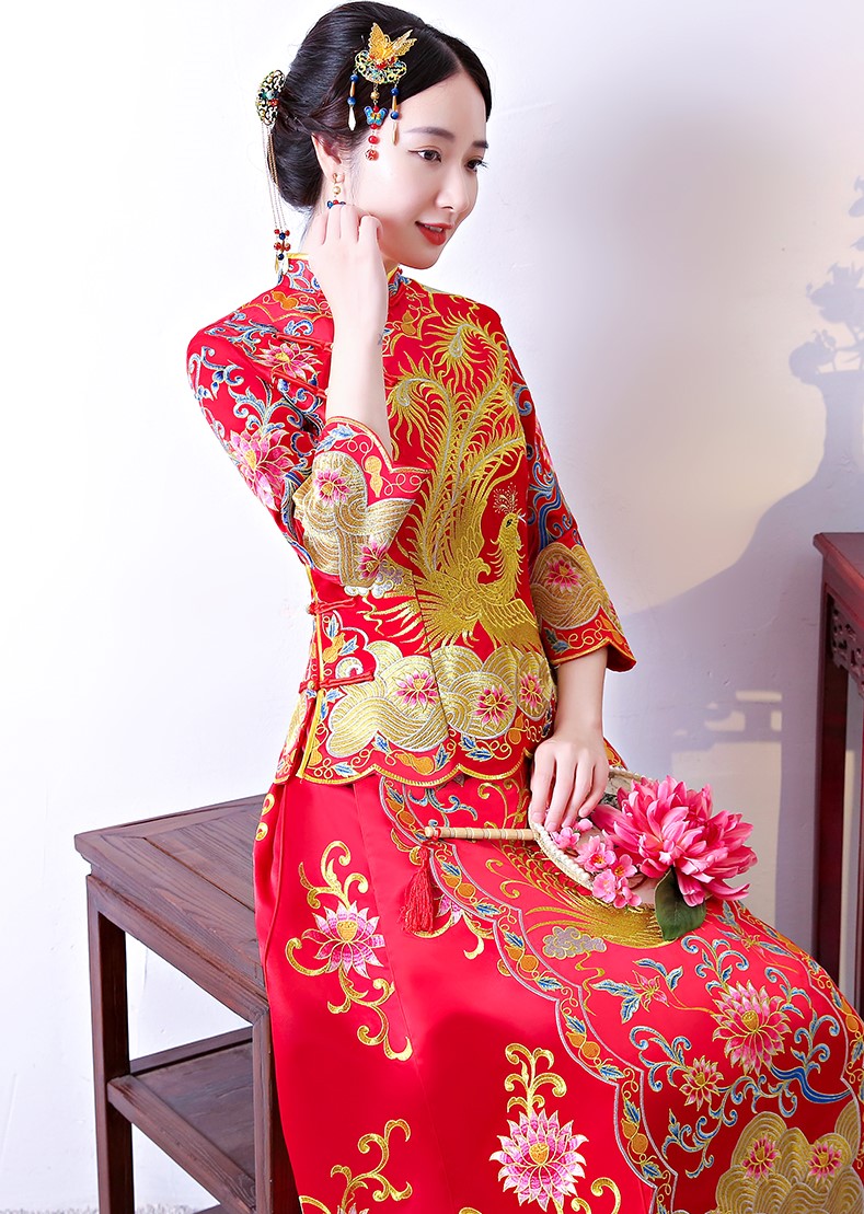 中國風(fēng)龍鳳褂中式禮服，奢華鳳凰刺繡新娘禮服