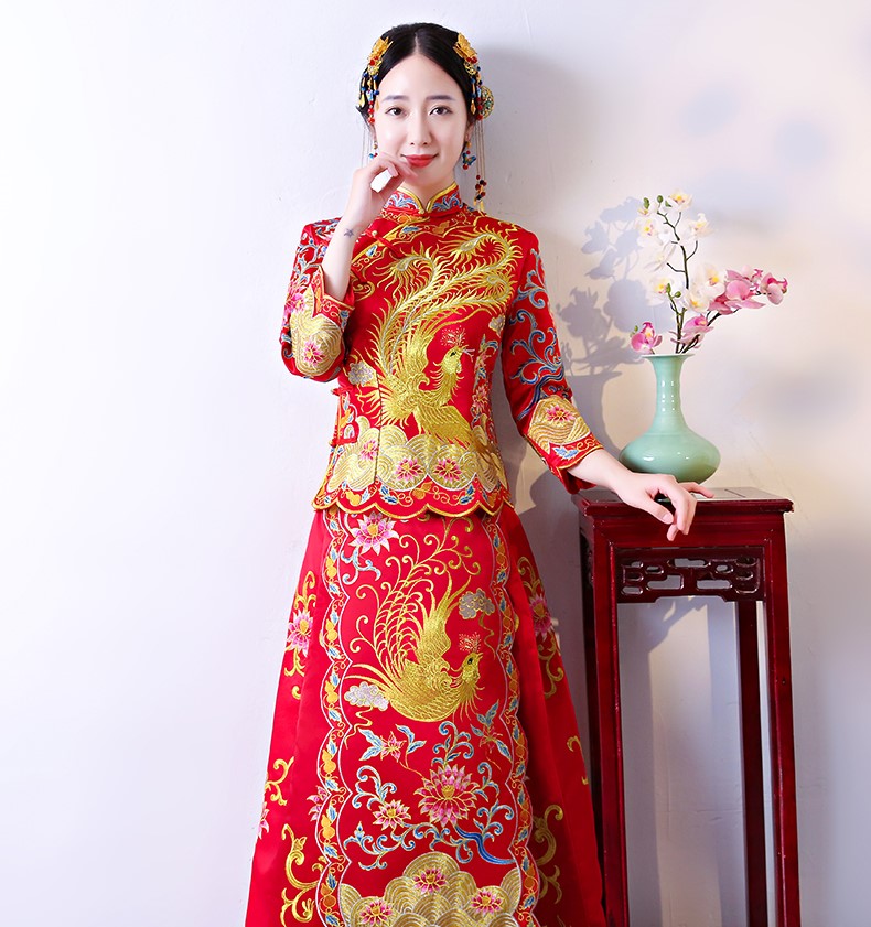 中國風(fēng)龍鳳褂中式禮服，奢華鳳凰刺繡新娘禮服