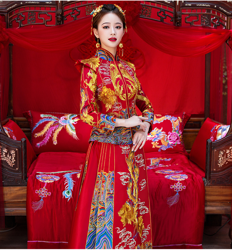 花開牡丹中式禮服，古韻悠揚(yáng)奢華刺繡新娘禮服