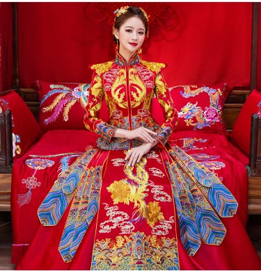 花開牡丹中式禮服，古韻悠揚(yáng)奢華刺繡新娘禮服