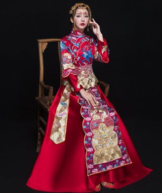 古典花紋刺繡中式禮服，新娘結(jié)婚禮服