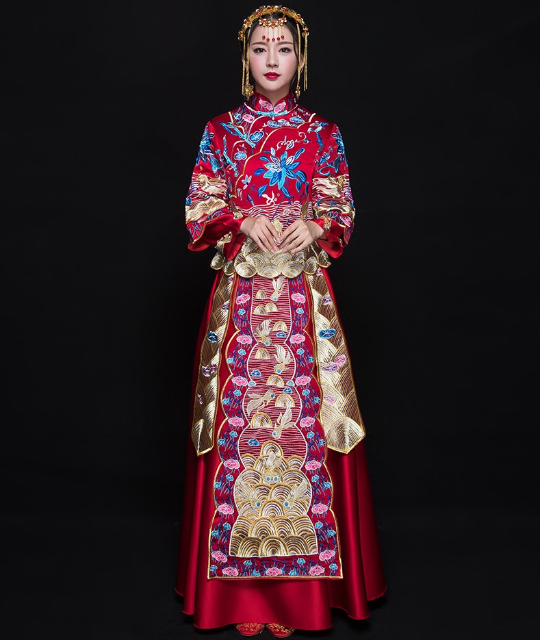 古典花紋刺繡中式禮服，新娘結(jié)婚禮服