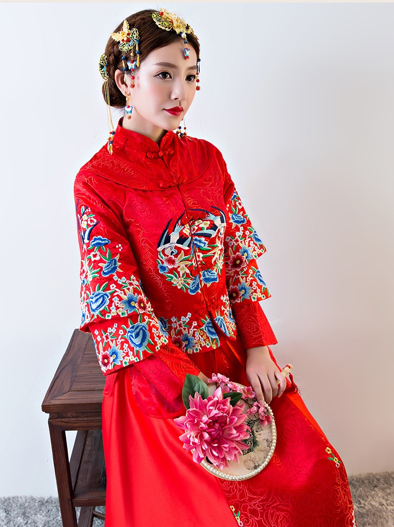 古色古香中式禮服，中國(guó)風(fēng)新娘結(jié)婚禮服