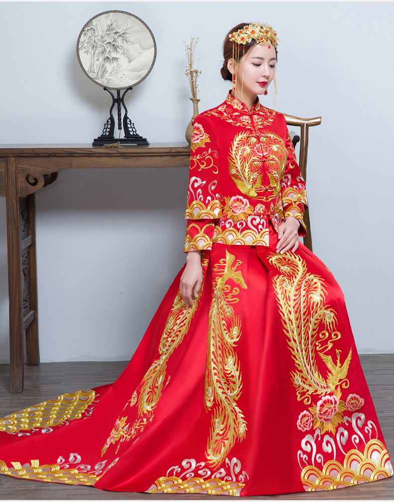 時(shí)尚中國風(fēng)拖尾中式禮服，金線刺繡新娘禮服