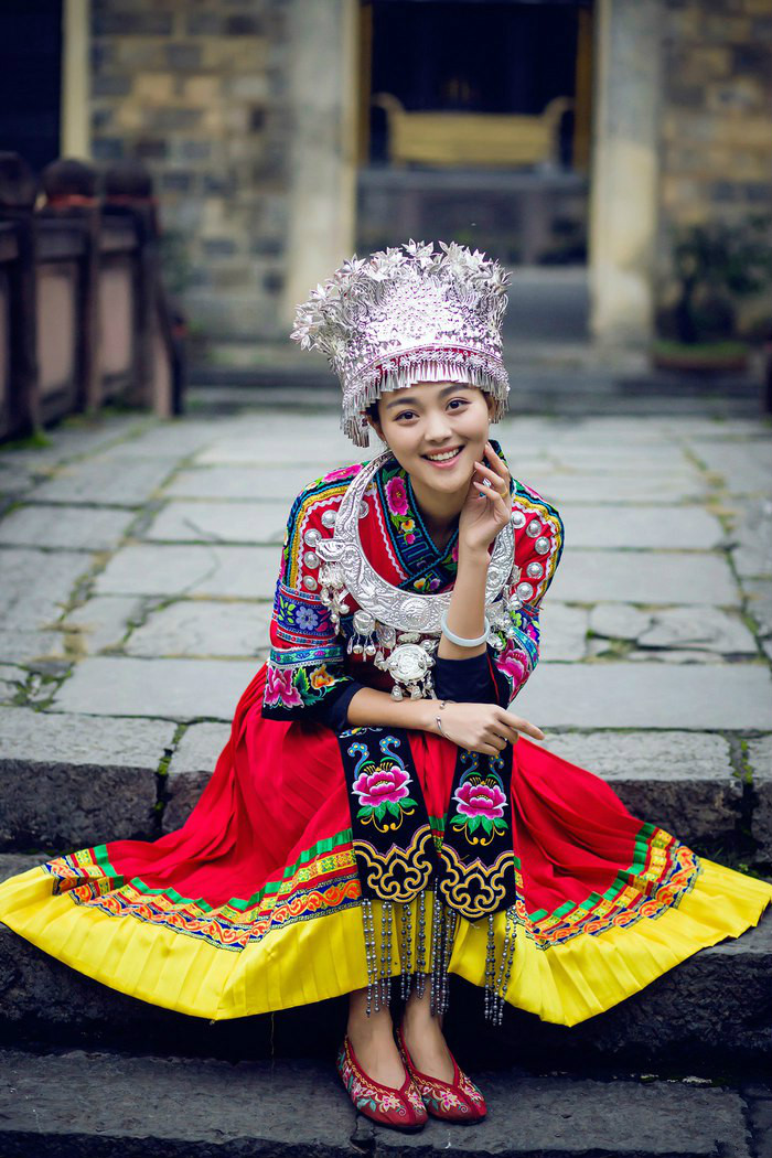 苗族刺繡服飾百褶裙少數(shù)民族服裝