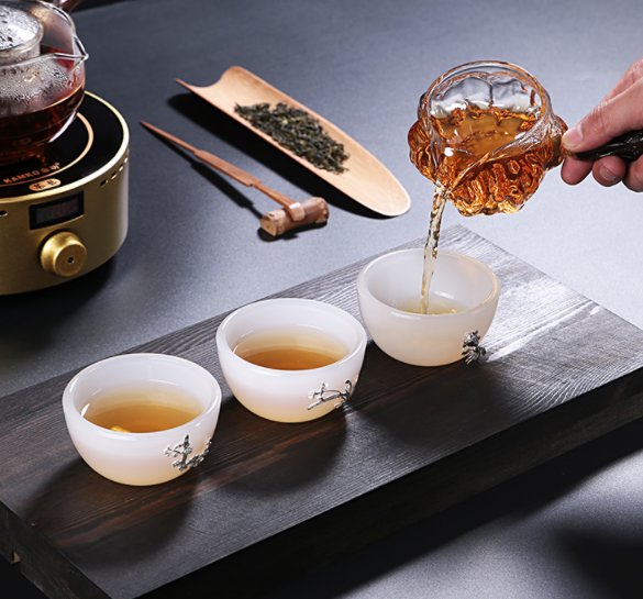 白瓷白玉茶杯，鑲銀功夫茶具