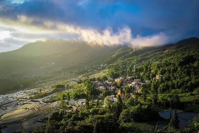 十條最適合自駕出游的中國(guó)風(fēng)景公路，一路美景