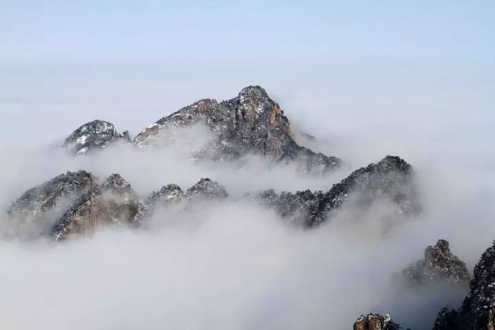 雪后黃山風(fēng)景宛如人間仙境，舞一曲雪中霓裳羽