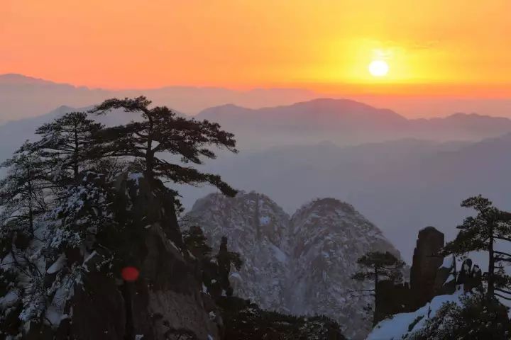 雪后黃山風(fēng)景宛如人間仙境，舞一曲雪中霓裳羽