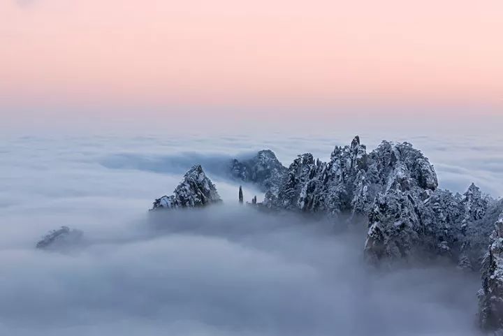 雪后黃山風(fēng)景宛如人間仙境，舞一曲雪中霓裳羽