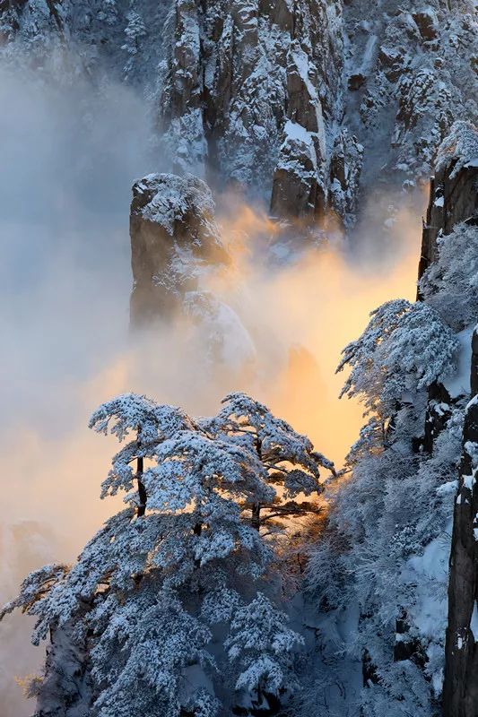 雪后黃山風景宛如人間仙境，舞一曲雪中霓裳羽