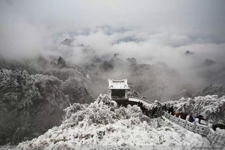 武當(dāng)山千里冰封萬(wàn)里雪飄