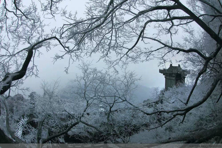 武當(dāng)山千里冰封萬里雪飄