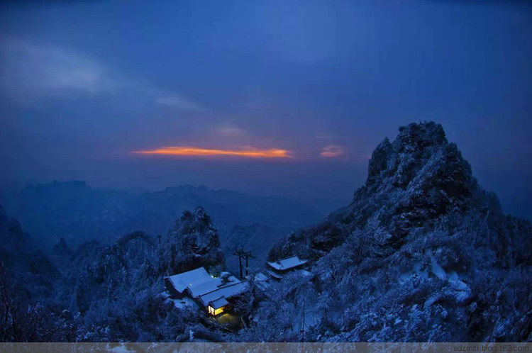 武當(dāng)山千里冰封萬里雪飄