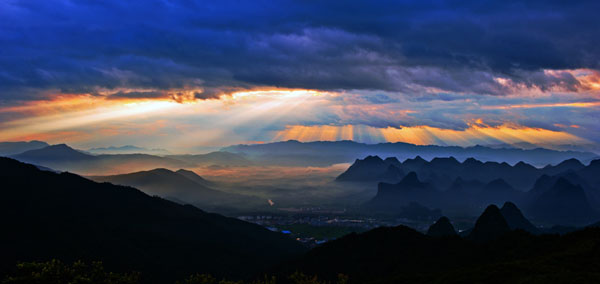 桂林市堯山美麗風(fēng)景攝影