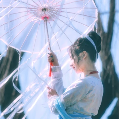 淡雅清新帶團(tuán)扇女生頭像，唯美古風(fēng)真人頭像