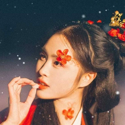 紅梅拂面女生頭像，唯美古風(fēng)真人頭像