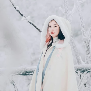 白雪紛飛女生頭像，唯美古風(fēng)真人頭像