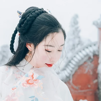 白雪紛飛女生頭像，唯美古風(fēng)真人頭像