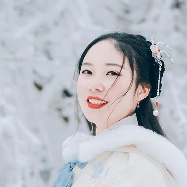 白雪紛飛女生頭像，唯美古風(fēng)真人頭像