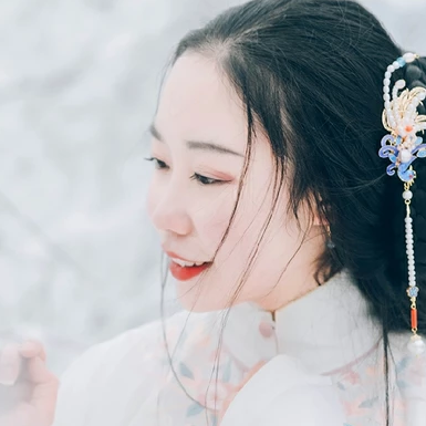 白雪紛飛女生頭像，唯美古風(fēng)真人頭像