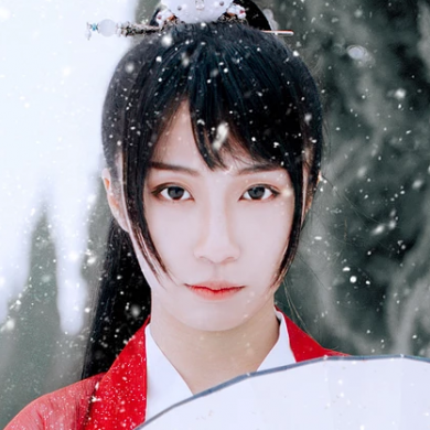 初雪紅衣俠客女生頭像，唯美古風真人頭像