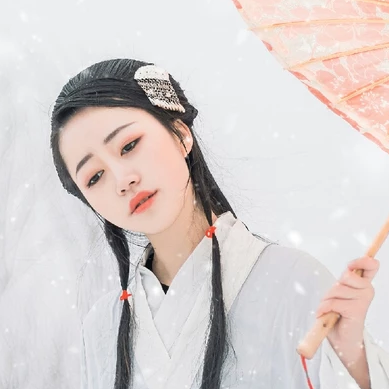 白衣素雪帶傘女生頭像，唯美古風(fēng)真人頭像