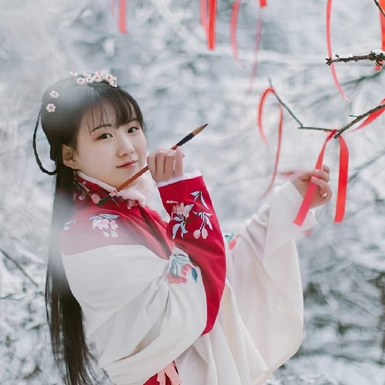 冰雪天地紅衣女生頭像，唯美古風(fēng)真人頭像