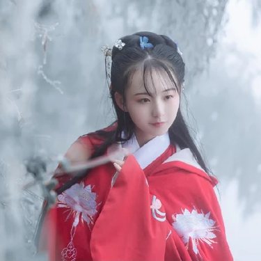 冰雪天地帶傘女生頭像，唯美古風(fēng)真人頭像