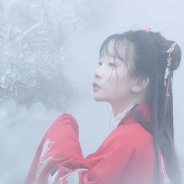 冰雪天地帶傘女生頭像，唯美古風(fēng)真人頭像