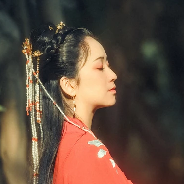 彼岸花團(tuán)扇紅妝紅衣頭像，唯美古風(fēng)真人頭像