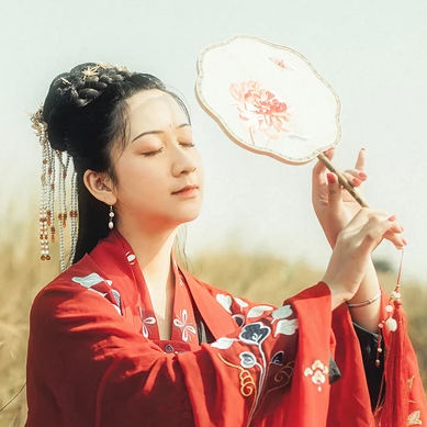 彼岸花團(tuán)扇紅妝紅衣頭像，唯美古風(fēng)真人頭像