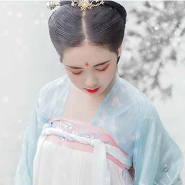 雪景帶團(tuán)扇女生頭像，唯美古風(fēng)真人頭像