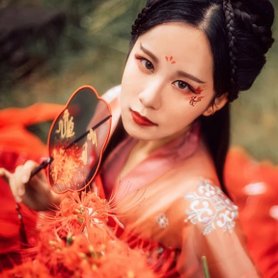 妖艷彼岸花紅衣女子頭像，唯美古風(fēng)真人頭像