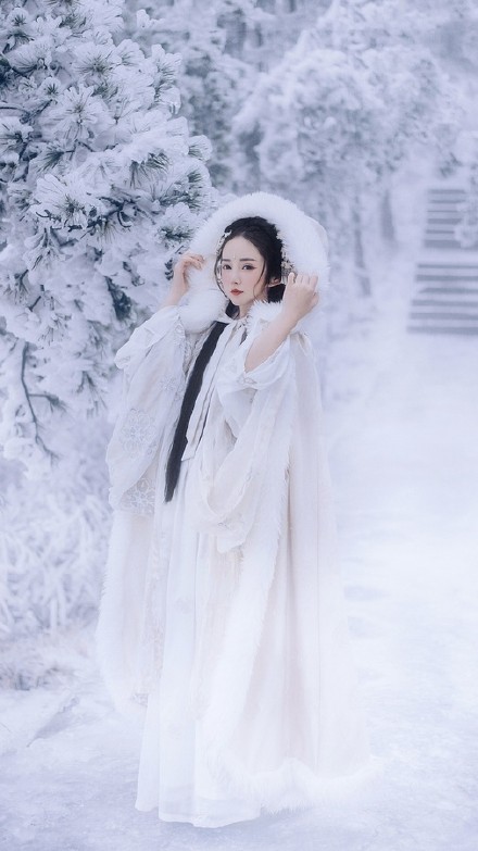 唯美雪景古裝美女圖片，清新淡雅的古裝攝影欣賞